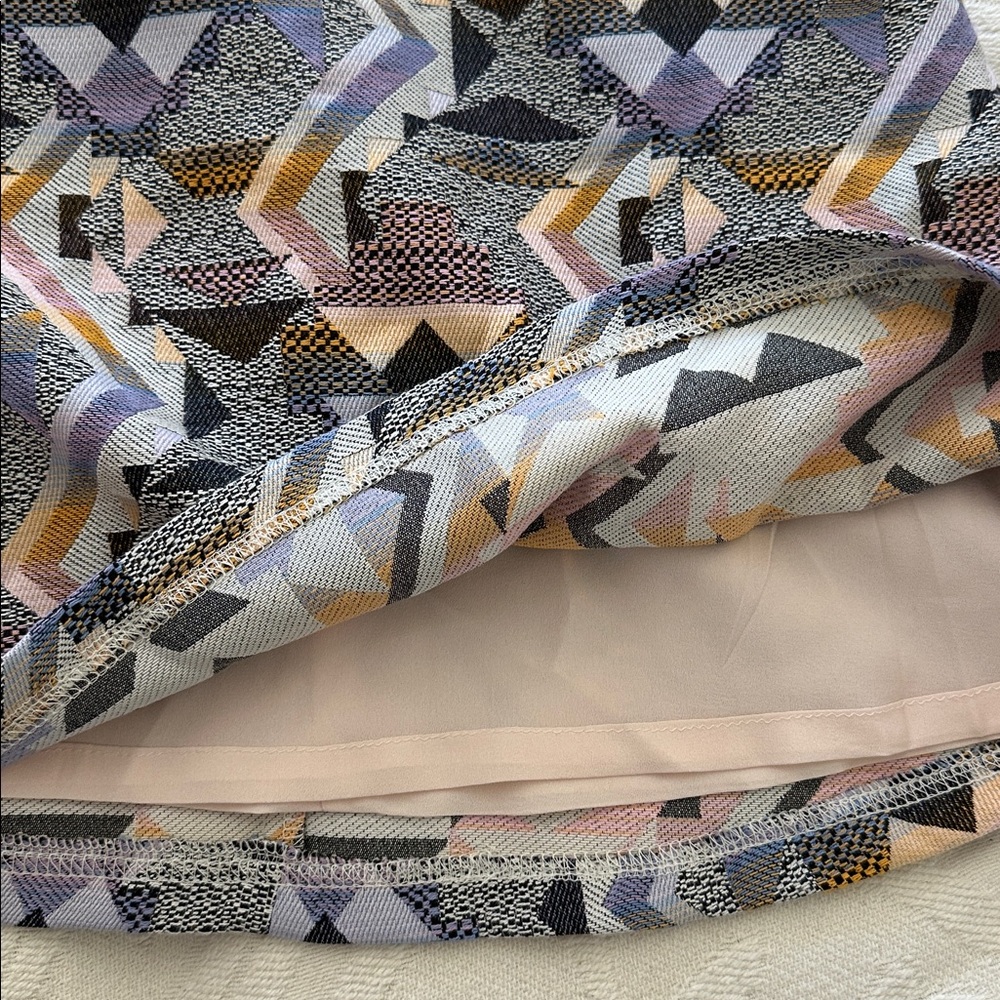 Geometric Patterned Mini Skirt - Picture 4 of 6